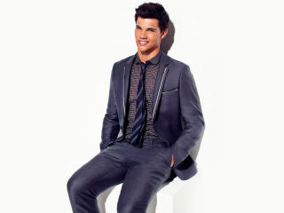 Taylor Lautner In Suit Smiling wallpaper wallpaper