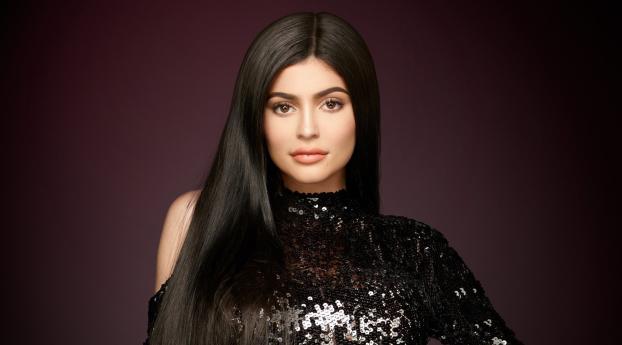2018 Kylie Jenner Portrait Wallpaper