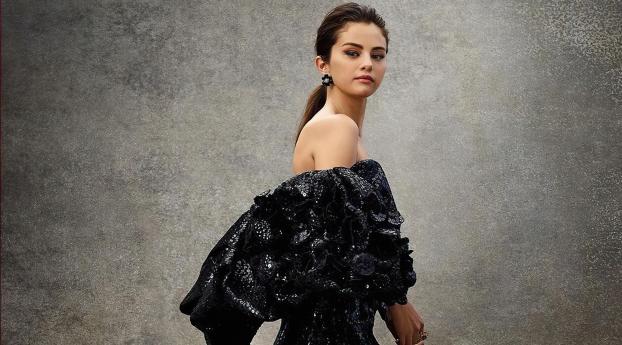 2020 Selena Gomez Singer Photoshoot Wallpaper