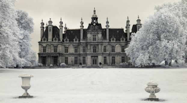 abandoned castle, chateau miranda, france Wallpaper 320x568 Resolution