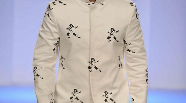 Aditya Roy Kapur Latest Lakme Fashion Show  Wallpaper 2560x1080 Resolution