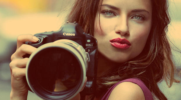 Adriana Lima Pout Face Pics HD Wallpaper 2560x1440 Resolution