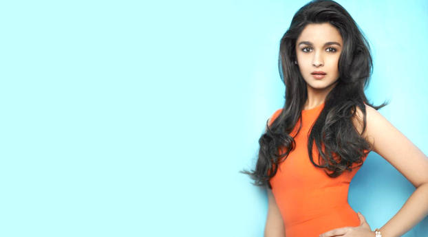 Alia Bhatt HD Images In Orange Wallpaper 1440x2960 Resolution