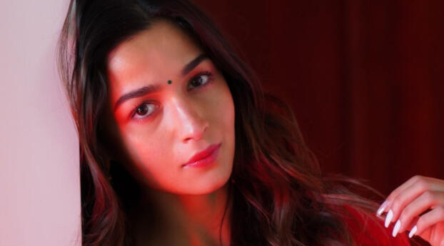 Alia Bhatt in Red Wallpaper 2560x1440 Resolution