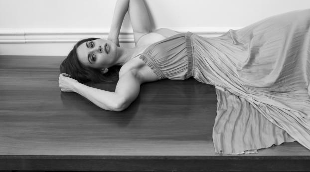 Alison Brie Black and White Photo shoot Wallpaper 1080x2232 Resolution