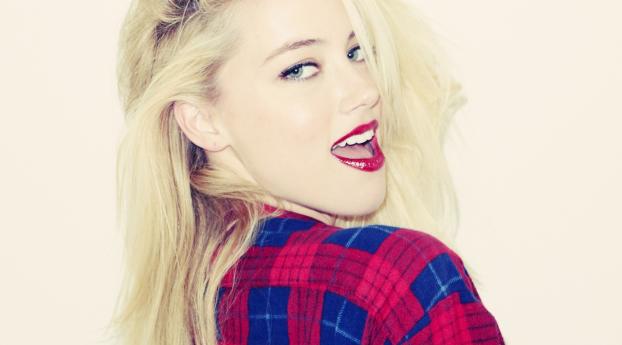 Amber Heard Stylish Hd Wallpapers Wallpaper 640x1136 Resolution