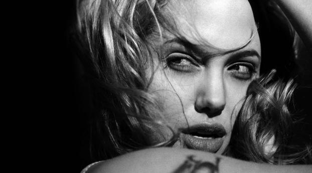 Angelina Jolie Close Up Hd Photos Wallpaper 320x480 Resolution