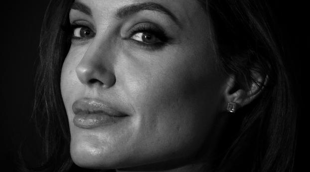 Angelina Jolie Close Up Image Wallpaper 1080x2280 Resolution