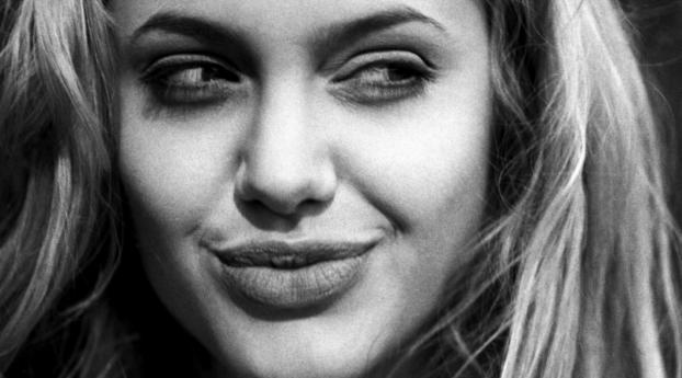Angelina Jolie Lovely Smile Pics Wallpaper 1080x1080 Resolution