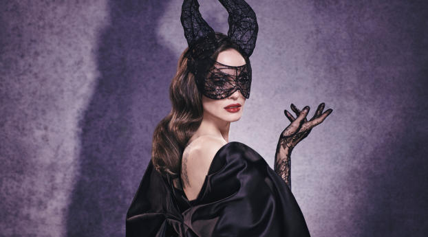 Angelina Jolie Maleficent Costume Wallpaper 1080x2400 Resolution