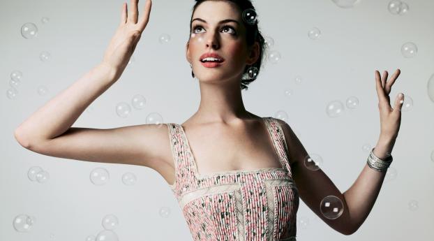Anne Hathaway Lovely Hd Pics Wallpaper 1280x2120 Resolution