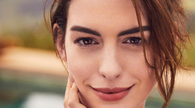 Anne Hathaway Smiling Face Wallpaper 320x480 Resolution