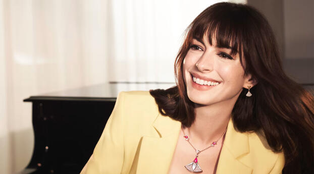 Anne Hathaway Smiling HD 2024 Photoshoot Wallpaper 1350x689 Resolution