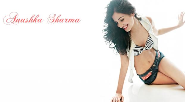 Anushka Sharma Hot Photo  Wallpaper 320x568 Resolution