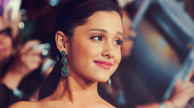 Ariana Grande smile wallpaper Wallpaper