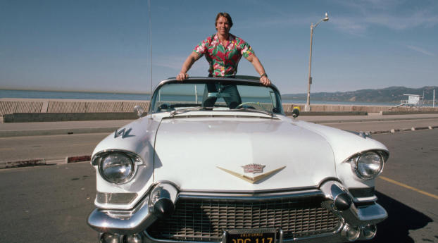 Arnold Schwarzenegger in Car wallpapers Wallpaper 604x1050 Resolution