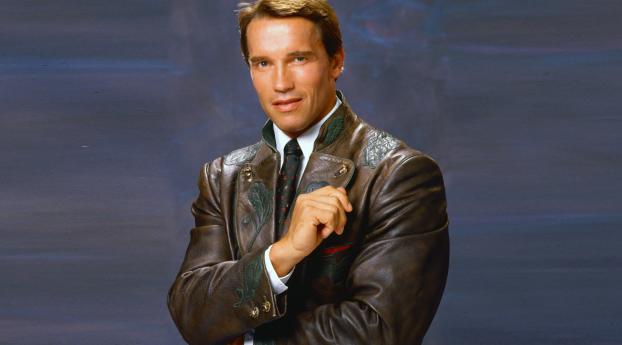 Arnold Schwarzenegger Old Pics Wallpaper 1080x2048 Resolution