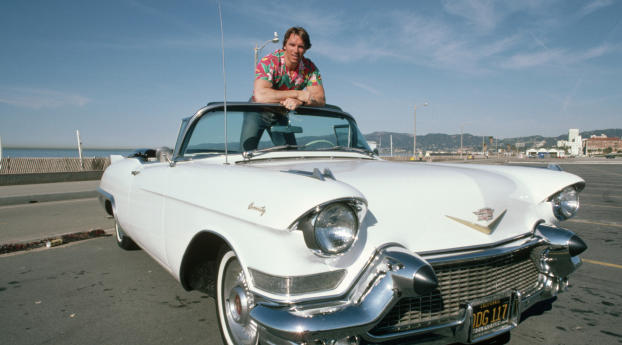 Arnold Schwarzenegger With Car Pics Wallpaper 5120x1440 Resolution