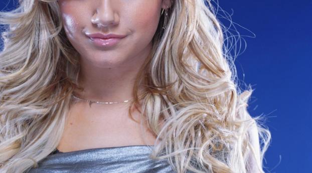 Ashley Tisdale Glamorous Hd Pics Wallpaper 480x484 Resolution