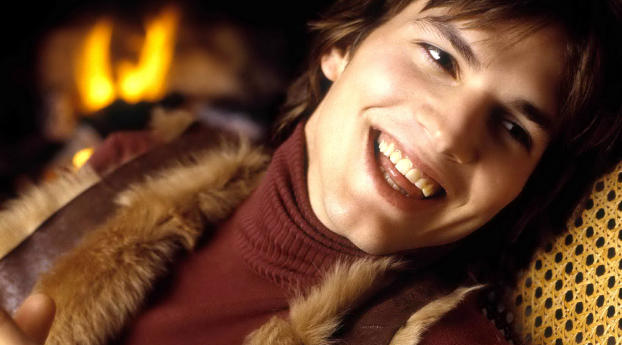 Ashton Kutcher Close up Smile wallpapers Wallpaper 480x484 Resolution