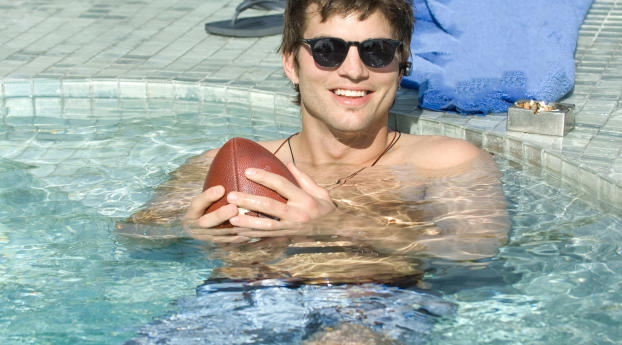Ashton Kutcher In Pool wallpaper Wallpaper 3840x2400 Resolution