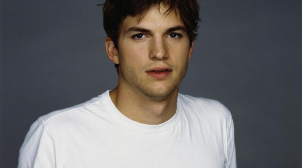 Ashton Kutcher Short hair wallpapers Wallpaper 2932x2932 Resolution
