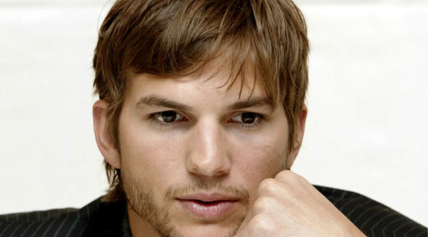 Ashton Kutcher Stylish Piccs Wallpaper