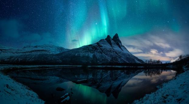 Aurora Borealis Mountain Reflection Wallpaper 1125x2436 Resolution