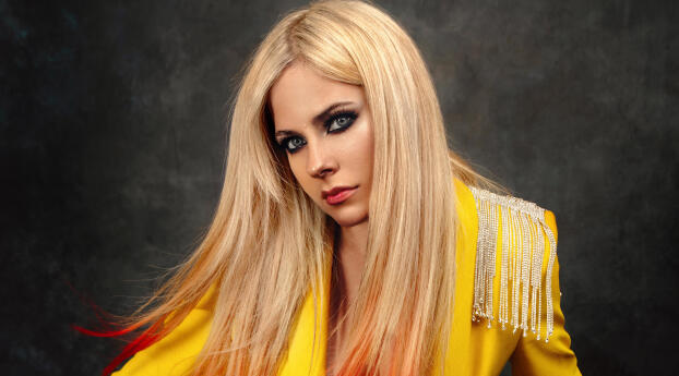 Avril Lavigne 4k Singer Wallpaper 1024x600 Resolution