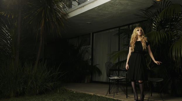Avril Lavigne latest HD images Wallpaper 240x400 Resolution