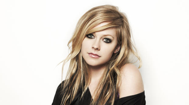 Avril Lavigne pretty photos Wallpaper 5120x2880 Resolution