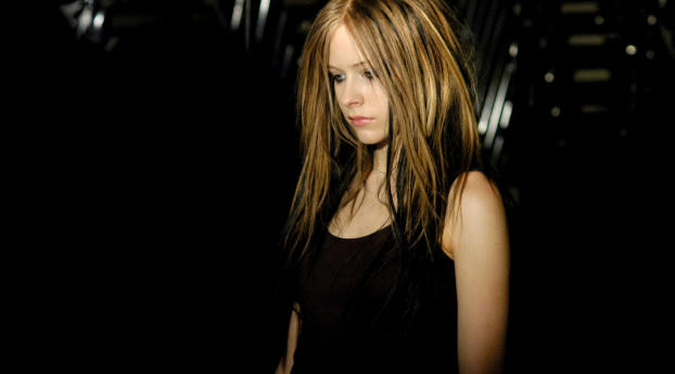 Avril Lavigne wallpapers download Wallpaper 720x1520 Resolution