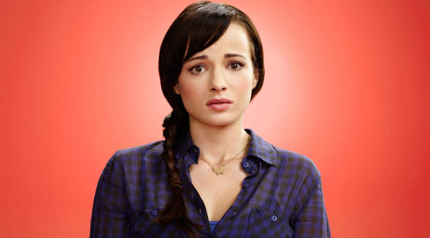 Awkward Actress Ashley Rickards Wallpaper 1440x900 Resolution