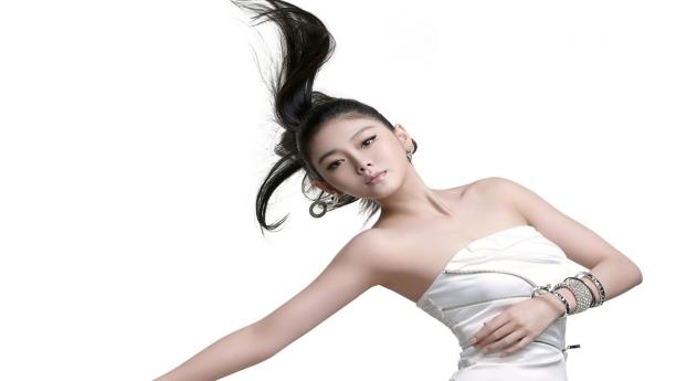 Barbie Hsu New Hair Style HD Pics Wallpaper 1400x900 Resolution