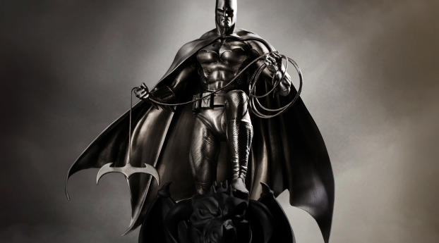 Batman Statue Wallpaper 800x2600 Resolution