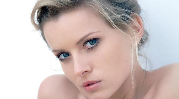 blonde, face, blue eyes Wallpaper 1152x864 Resolution