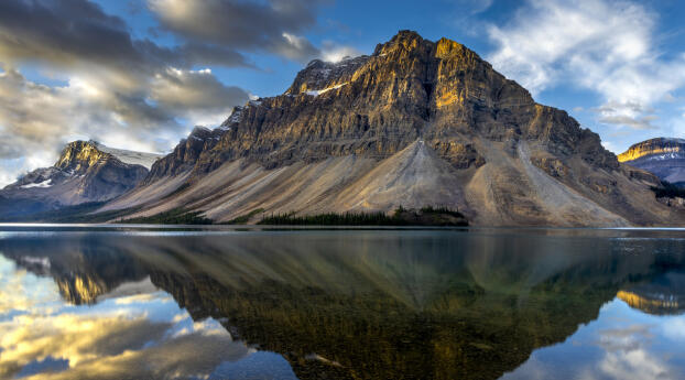Bow Lake at Banff National Park with the Rocky Mountains Wallpaper 1920x1080 Resolution
