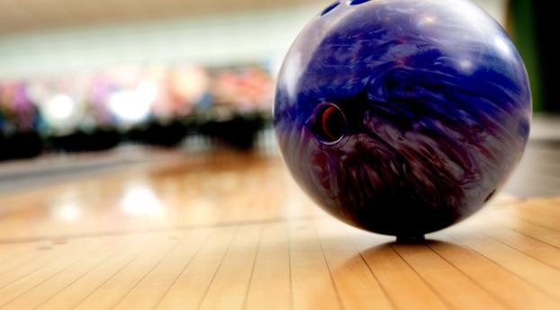bowling, ball, blurred background Wallpaper 2932x2932 Resolution