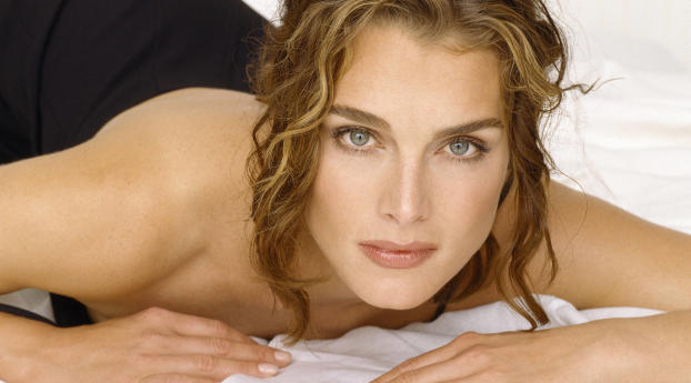 Brooke Shields On Bed Pics Wallpaper 1440x2960 Resolution