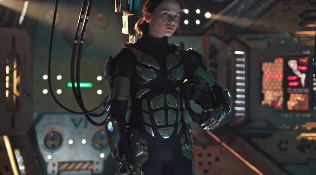Cailee Spaeny In Pacific Rim Uprising Wallpaper 720x1520 Resolution