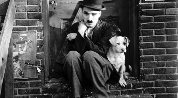 Charlie Chaplin Wall Wallpaper 320x240 Resolution