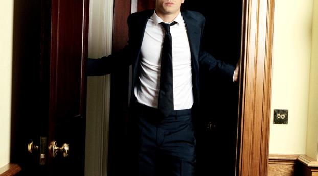 charlie hunnam, style, suit Wallpaper 1440x2560 Resolution