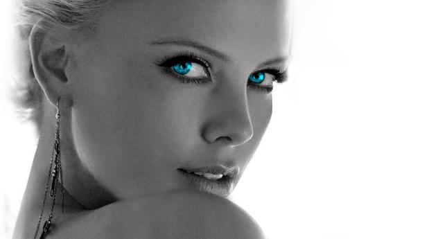 Charlize Theron Close Up Pics Wallpaper 1080x2316 Resolution
