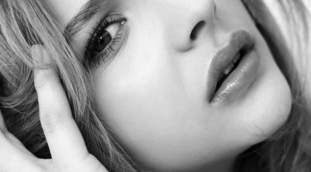 Chloe Grace Moretz Close Up Pics Wallpaper 720x1600 Resolution