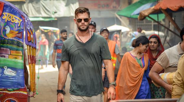 Chris Hemsworth in Extraction Wallpaper