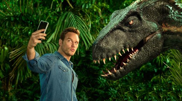 Chris Pratt Taking Selfie With Dinosaur Wallpaper 1080x2310 Resolution