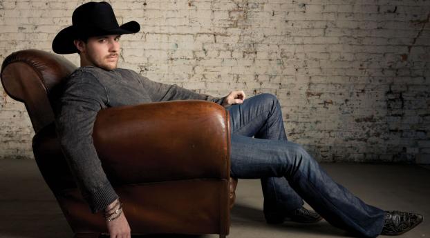 chris young, armchair, hat Wallpaper 2560x1024 Resolution