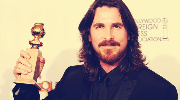Christian Bale Golden Globes Awards  Wallpaper 540x960 Resolution