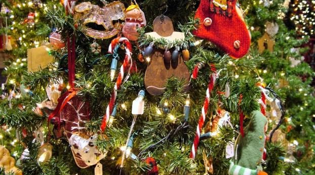 christmas tree, christmas decorations, toys Wallpaper 2560x1024 Resolution