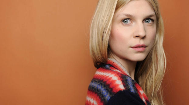 Clemence Poesy Photos Wallpaper 360x640 Resolution